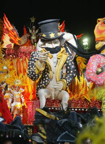 Carnaval. O Tio Sam amordaçado e de digital suja, uma das ideias do carnavalesco Milton Cunha no desfile da São Clemente. O problema é que a genitália do gringo estava, como se diz na avenida, desnudada, e teve fã da potência americana denunciando propaganda enganosa