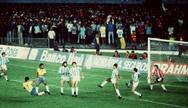 Voleio. No Maracanã, Romário passou a bola para Bebeto, que emendou de chicotada, marcando o primeiro gol do Brasil na vitória por 2 a 0 sobre a Argentina na Copa América