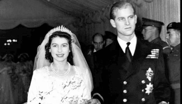 Bodas. O casamento da rainha Elizabeth II com o príncipe Philip: personalidades diferentes que se complementam, segundo o biógrafo Marc Roche