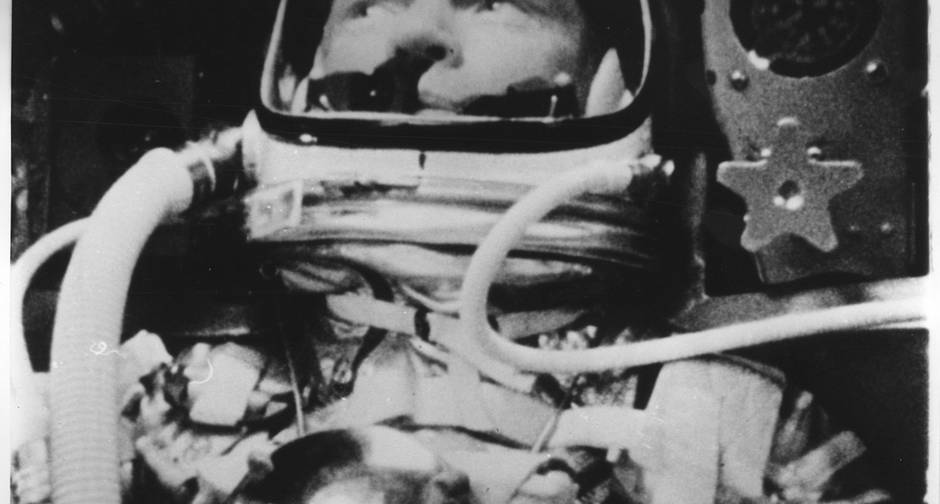 Espaço. John Glenn, o primeiro astronauta americano a ficar em órbita da Terra