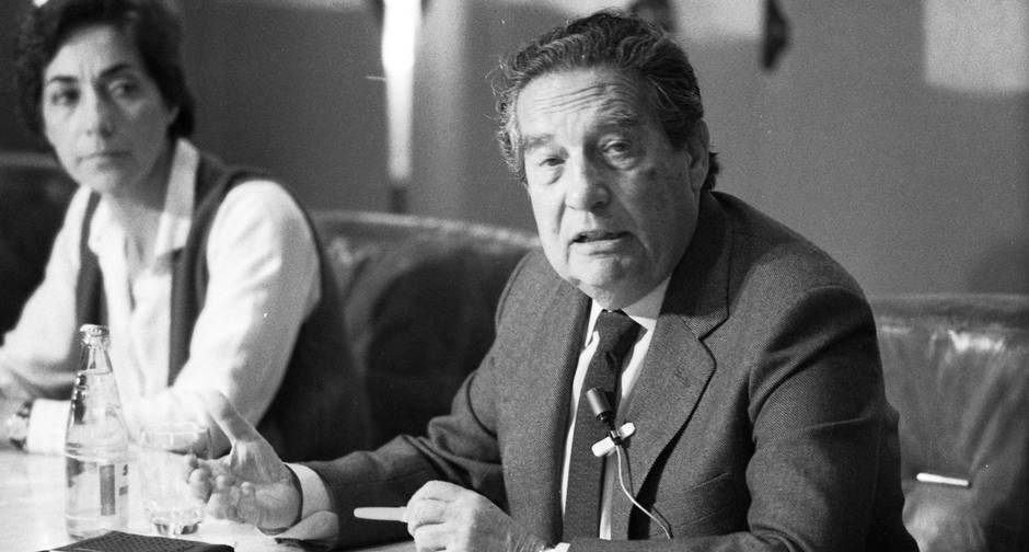 Entrevista. Octavio Paz em visita ao Brasil, a convite do jornal O Estado de São Paulo, durante entrevista coletiva na sede do jornal na capital paulista