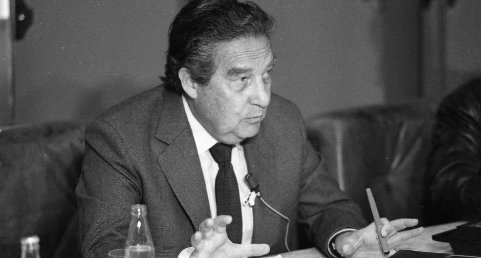 Literatura. Octavio Paz em visita ao Brasil: escritor foi fundador e editor de revistas literárias como a "Taller", a "Vuelta" e a "Plural", que tiveram um papel fundamental na renovação da literatura mexicana