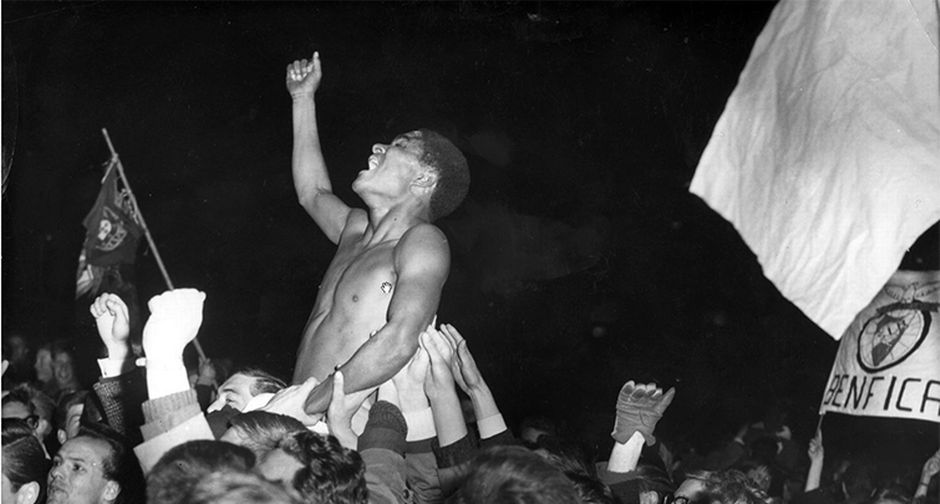 Portugal. O Benfica do craque Eusébio torna-se campeão derrotando o Real Madrid por 5 a 3