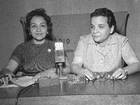 Rádio. Aracy de Almeida e a apresentadora Zélia Guimarães