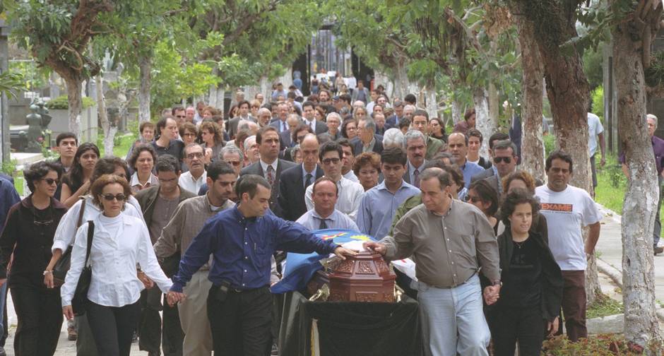 Enterro. Enterro do poeta, diplomata e acadêmico, João Cabral de Melo Neto, no cemitério Sâo João Batista