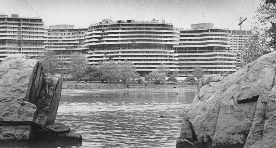 Nome. O Complexo Watergate é um complexo de escritórios e apartamentos localizado em Washington, Estados Unidos. Tornou-se famoso após o assalto que levou ao histórico escândalo político conhecido como Caso Watergate