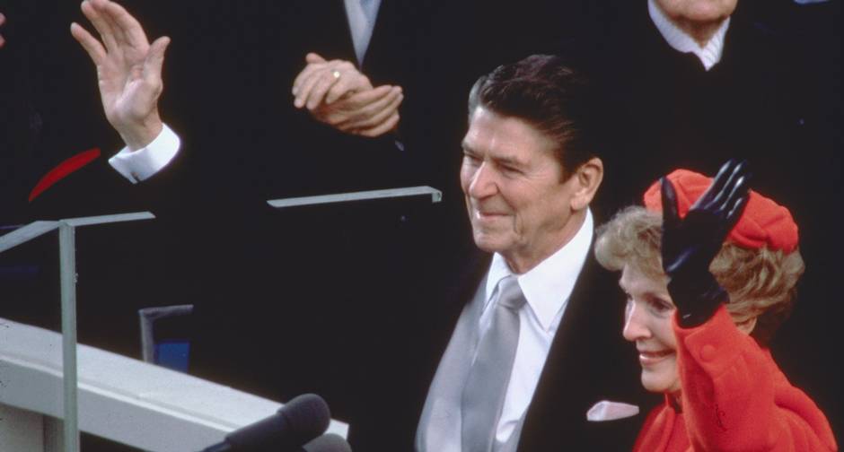 Reagan e a mulher, Nancy, na posse, em 1981: Com o tempo, ela exerceria um papel marcante no governo do marido