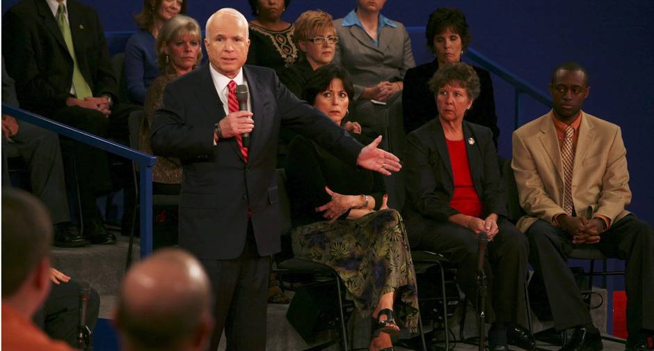 Rival. O senador republicano John McCain num debate: candidato do presidente George W.Bush foi derrotado