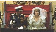 Conto de fadas. A princesa Diana e o príncipe Charles no dia do casamento