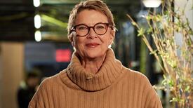 Annette Bening on Becoming Friends with Jodie Foster in "Nyad" 