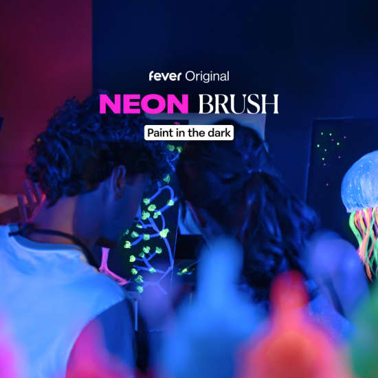 Neon Brush: Workshop de Pintura e Drinks no Escuro!