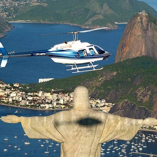 Voe sobre o Rio de Janeiro em um helicóptero