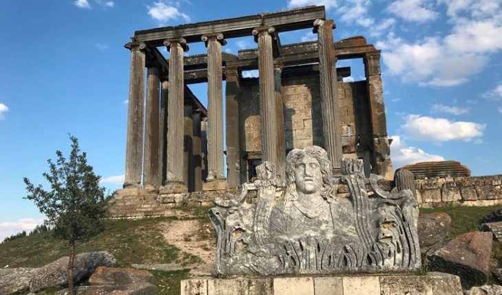 aizonai zeus temple