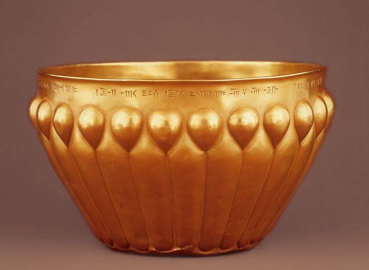 The Achaemenid bowls