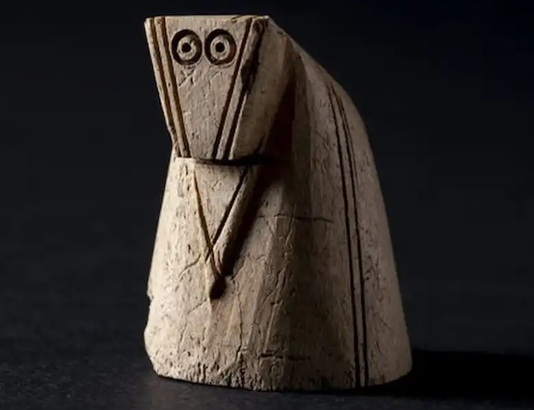 Chess piece from the 11th/12th century. Photo: Victor Brigola- University of Tübingen