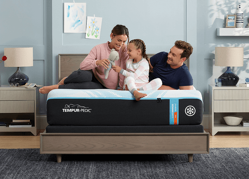 Family on LuxeBreeze Mattress