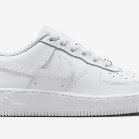 5 white sneakers that are in-style in 2024