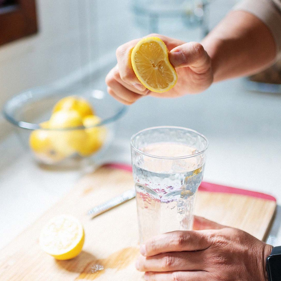 4 benefits of lemon water and weight loss is not one of them