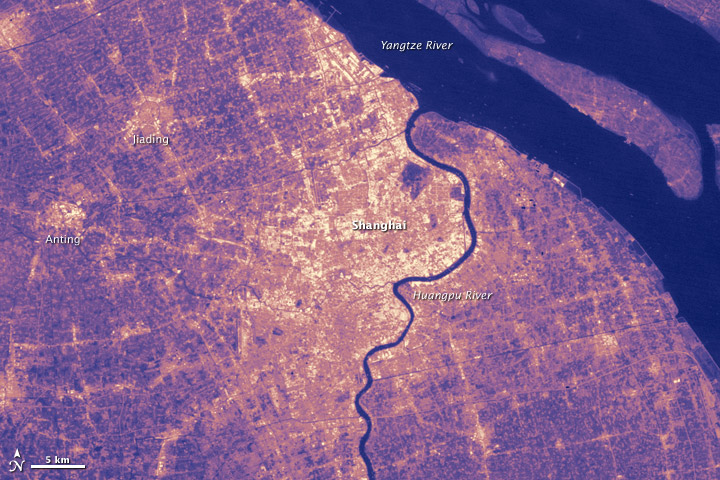 Satellite map of temperatures around Shanghai, China on July 3, 2001.