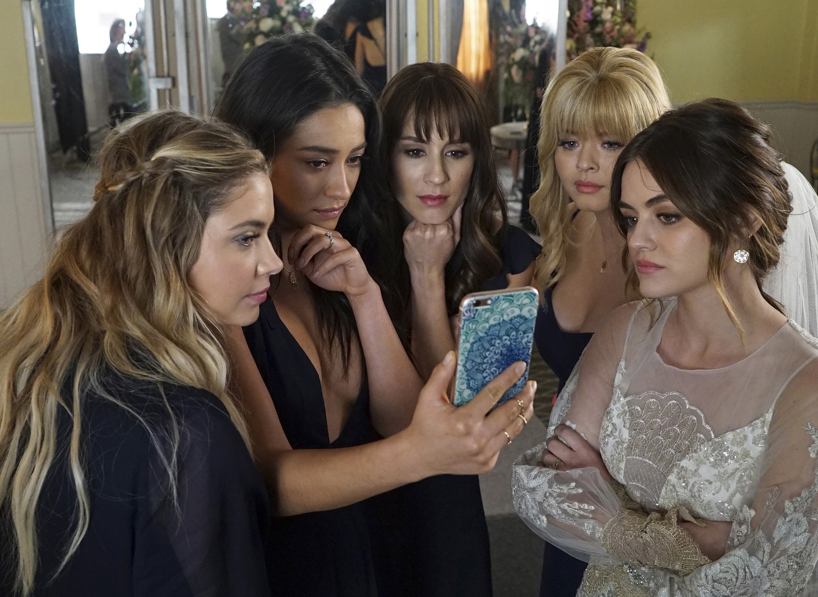 PRETTY LITTLE LIARS lr Ashley Benson Shay Mitchell Troian Bellisario Sasha Pieterse Lucy Hale in 'Til Death Do Us Part'...