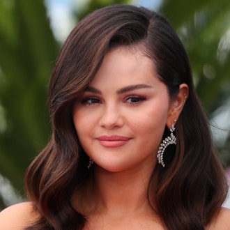 Selena Gomez Just Brought Back a Super-Popular '90s Hair Accessory