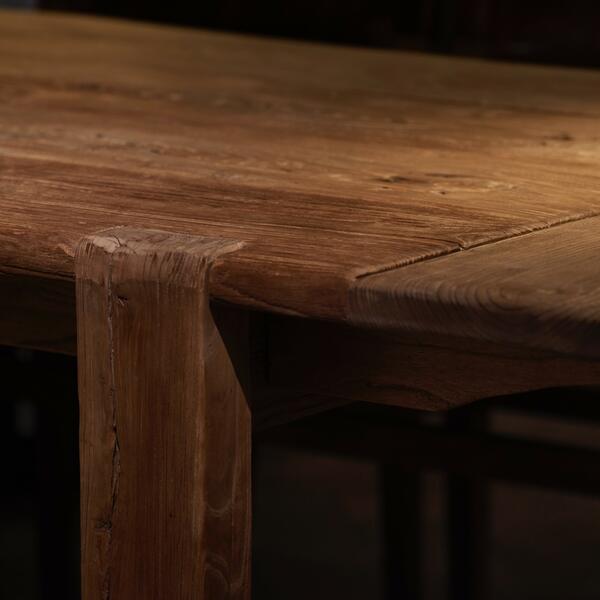 crofters dining table detail 2