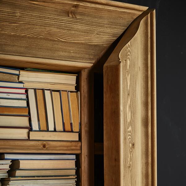 ridge bookcase detail 3