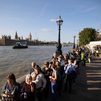 A Very British Farewell: The Queen’s Lying-in-State Queue in Pictures