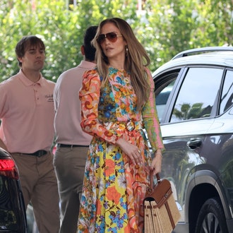 Jennifer Lopez Brings ’70s Style Back With a Printed Boho Dress