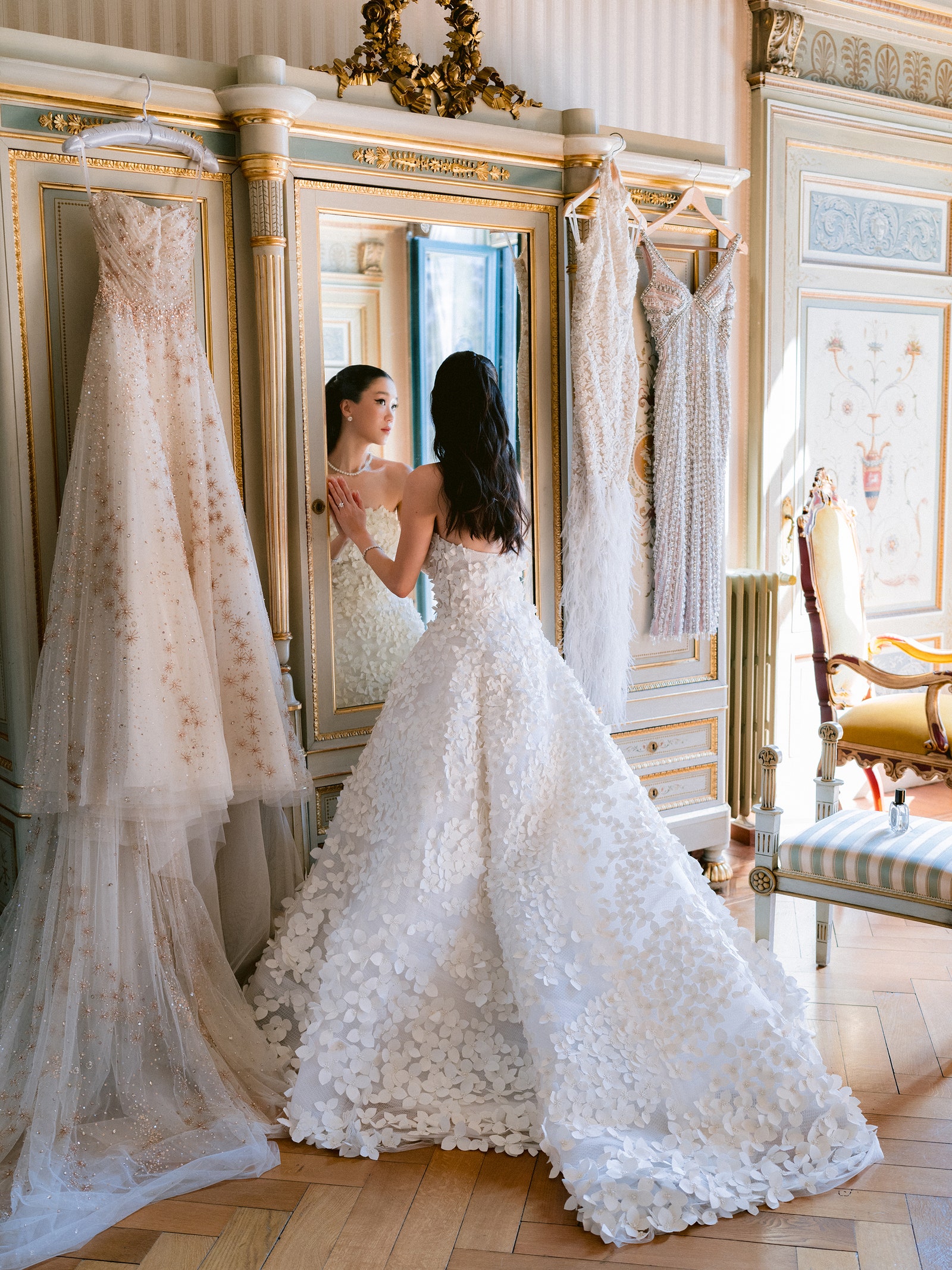 Nina Jiaravanon chose a soft hairstyle for her Lake Como wedding.