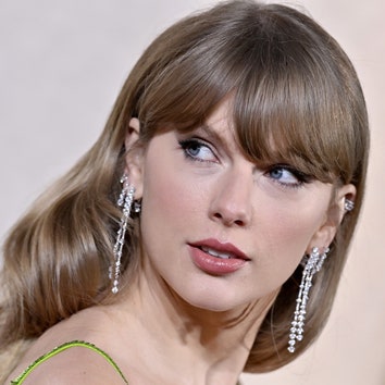 Taylor Swift Rocks A Trending Nail Shape While Celebrating Travis’s Win