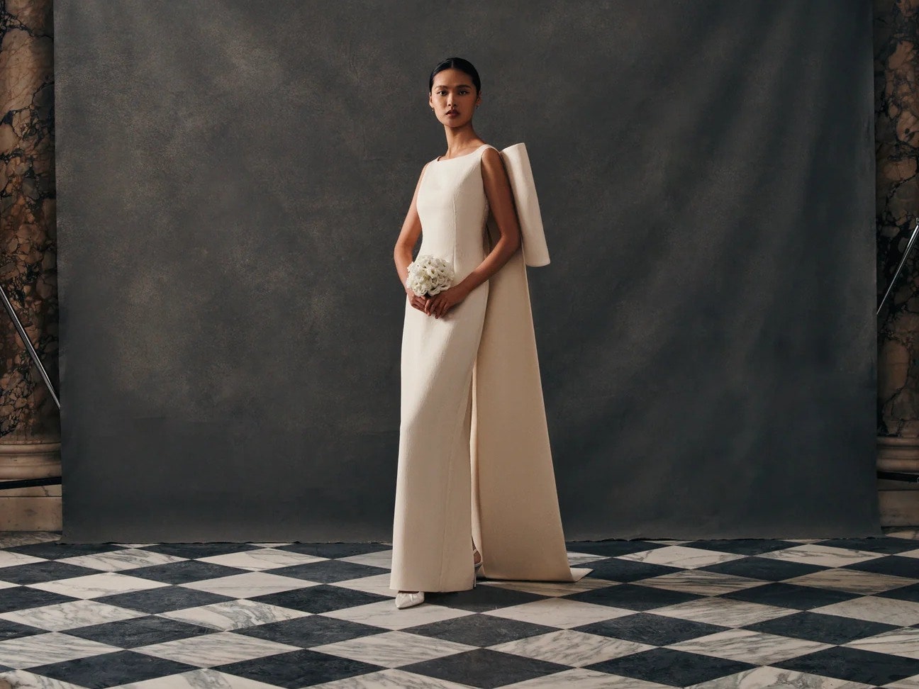 32 Simple Yet Striking Wedding Dresses for Minimalist Brides