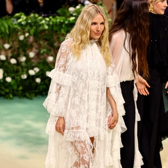 Chloé Girl Sienna Miller Gives Us Her Best Boho Moment Since 2006 at the Met Gala