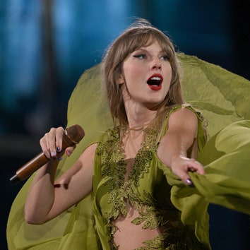 Shake It Off: Taylor Swift Eats Her Third Bug on Stage