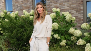 NEW YORK NEW YORK  SEPTEMBER 15 Gisele Bündchen attends the Gisele Bündchen x Gaia Herbs Launch Event on September 15...