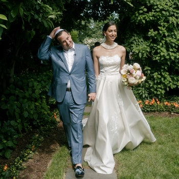 The Bride Wore a Cathedral-Length Veil&-And Baked Her Own Cake&-At This Backyard Summer Wedding