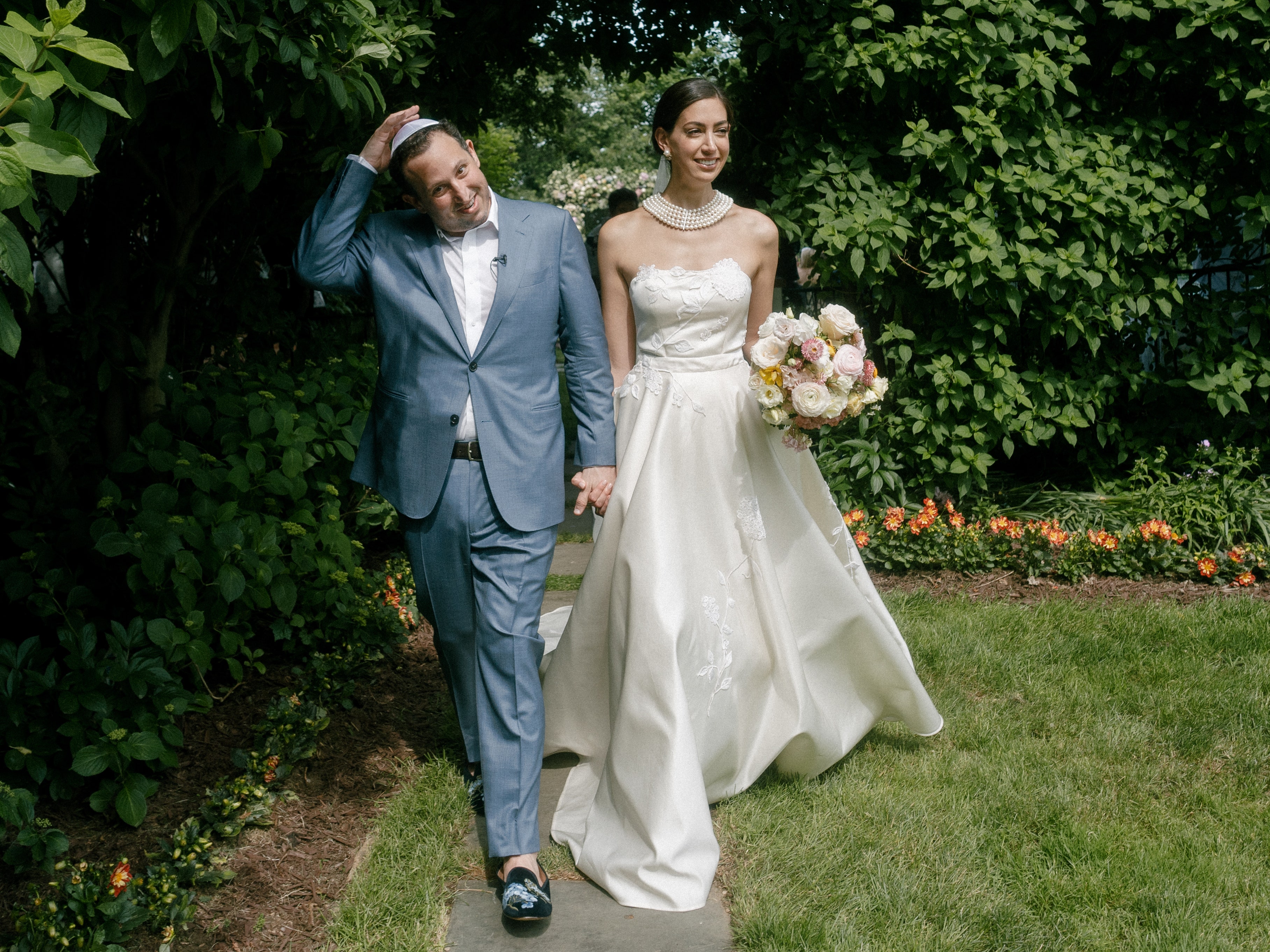 The Bride Wore a Cathedral-Length Veil&-And Baked Her Own Cake&-At This Backyard Summer Wedding