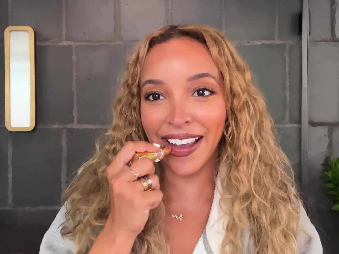 Tinashe’s Secrets for a Y2K Lip and Travel-Friendly Skin Care