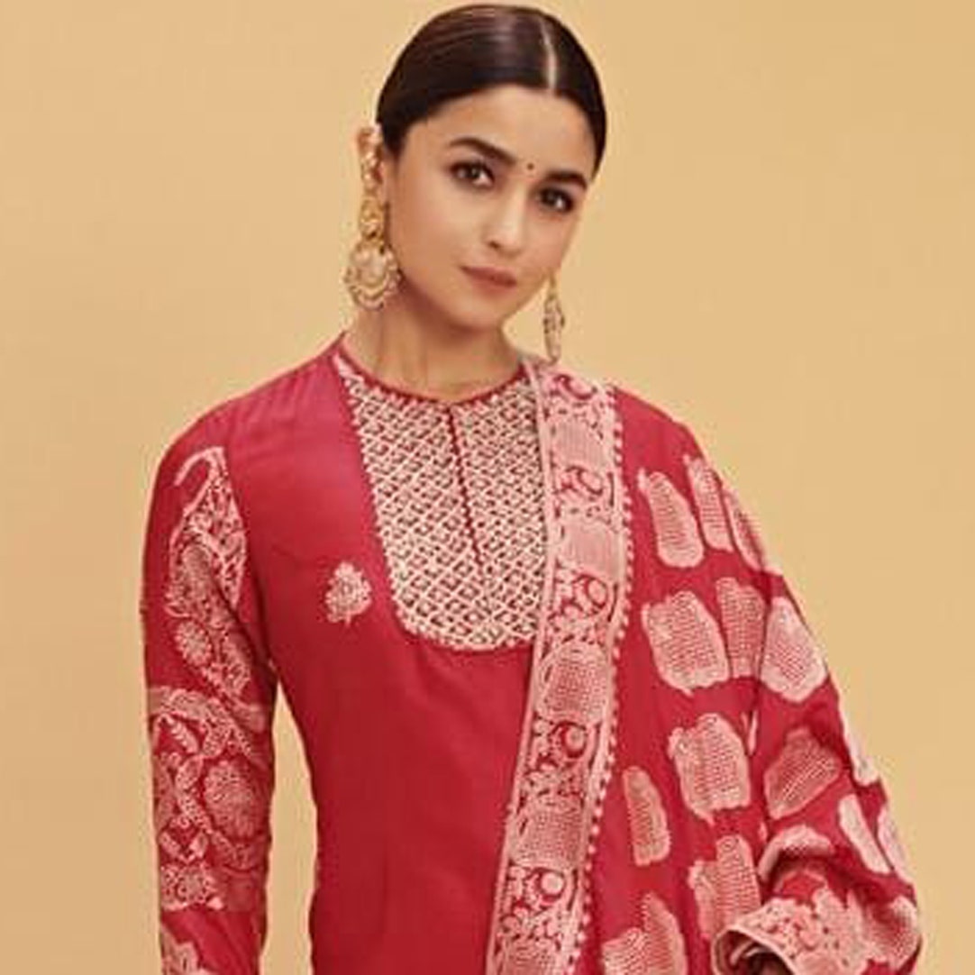 Alia Bhatt’s ponytail is the best way to highlight dramatic earrings