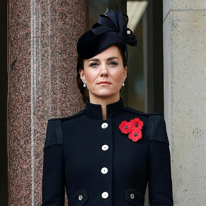 On 13 November 2022 at the National Service of Remembrance at Londons Cenotaph Kate paired Princess Dianas pearl drop...