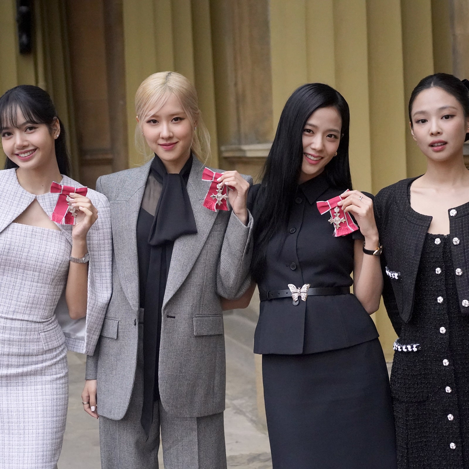 Congratulations To Blackpink, Who Discovered Skirt Suits! And Received Honorary MBEs