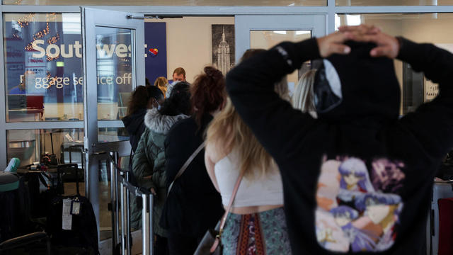 Travellers deal with weather cancellations at Dallas Love Field Airport 