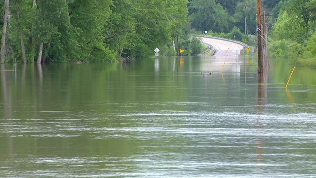 10p-vo-henderson-floodi-wcco5mx9-00-00-3517.jpg 