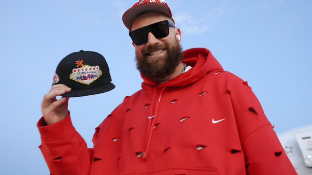 travis-kelce-super-bowl-1.jpg 