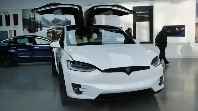 cbsn-fusion-tesla-stock-falls-5-percent-quarterly-sales-drop-thumbnail-2806829-640x360.jpg 