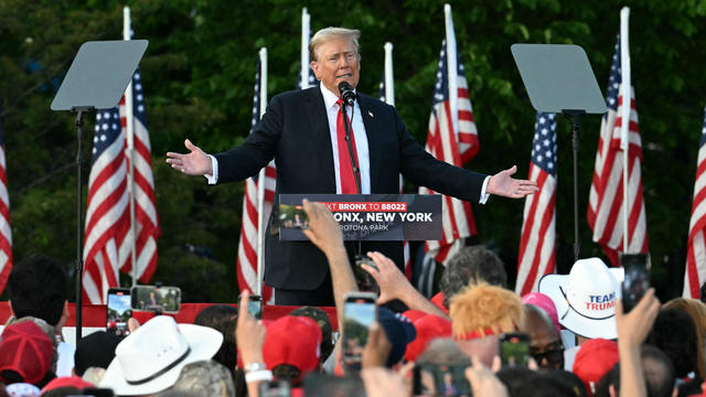 donald-trump-south-bronx-campaign-rally.jpg 