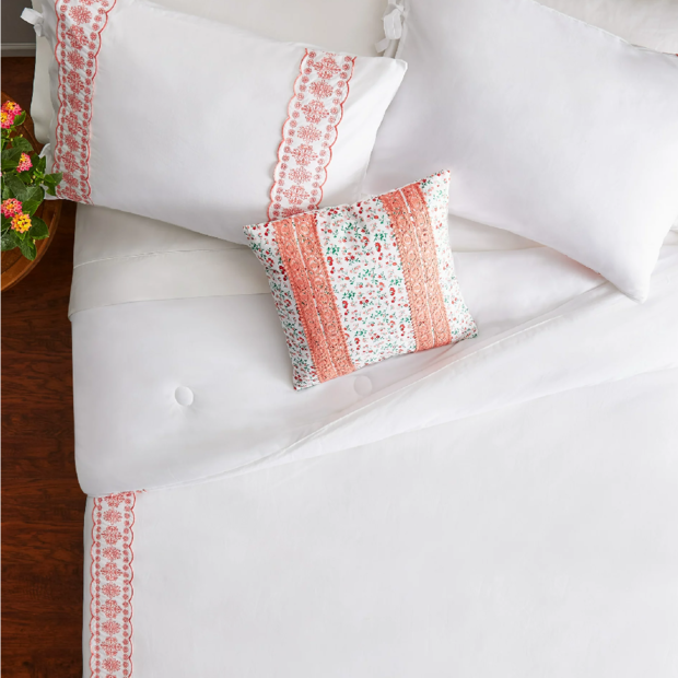 pioneer-woman-comforter-set.png 