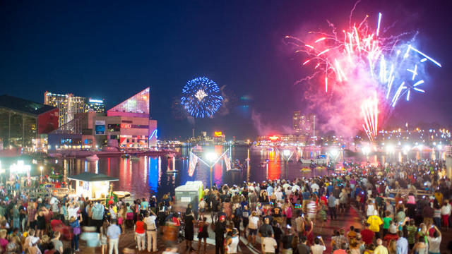 Fireworks and audience 