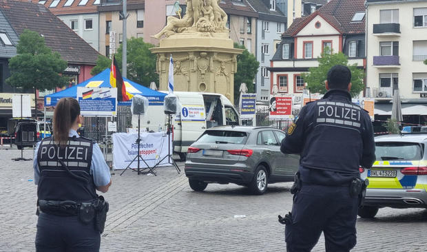 Mannheim market square - police operation 