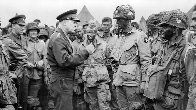 eisenhower-with-paratroopers-on-eve-of-d-day-us-army-loc-1280.jpg 